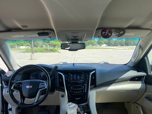 Used 2020 Cadillac Escalade 4WD image 13