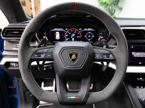 Used 2025 Lamborghini Urus SE image 16
