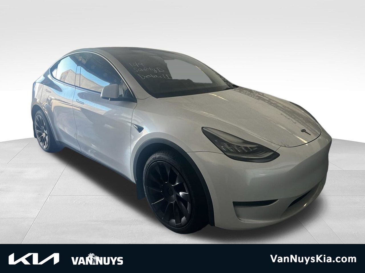 Used 2023 Tesla Model Y Long Range AWD/4WD image 1