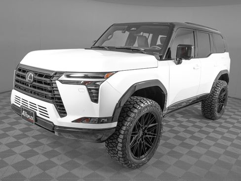 Used 2025 Lexus GX 550 w/ Accessory Package (Z1) image 9