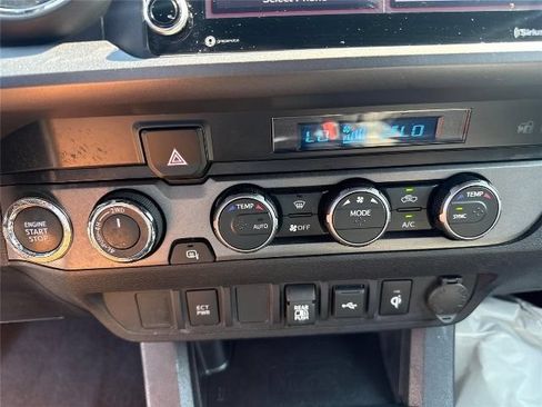 Used 2022 Toyota Tacoma TRD Off-Road AWD/4WD image 15