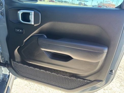 Used 2025 Jeep Gladiator Sport image 24