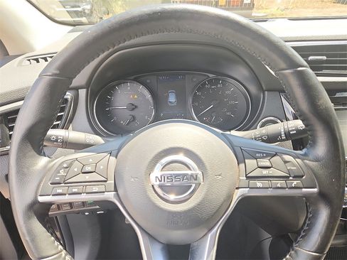 Used 2021 Nissan Rogue Sport SV image 19