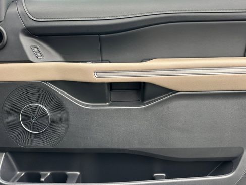 Used 2023 Ford Expedition Max Limited image 21