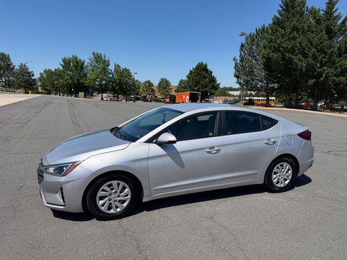 Used 2019 Hyundai Elantra SE FWD image 8