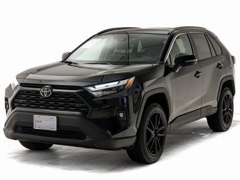 Used 2025 Toyota RAV4 XLE Premium image 30