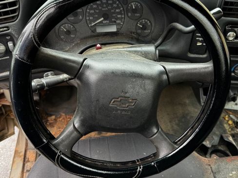 Used 2003 Chevrolet S10 Pickup 2WD Regular Cab image 7