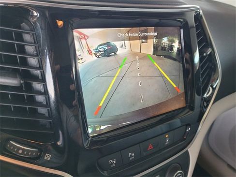 Used 2021 Jeep Cherokee Limited w/ Elite Package image 34