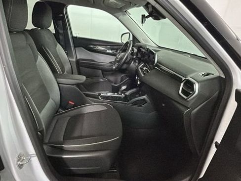 Used 2024 Chevrolet TrailBlazer LT w/ LT Cold Weather Package FWD image 30