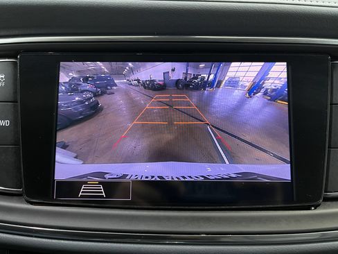 Used 2020 Buick Enclave Essence AWD/4WD image 10