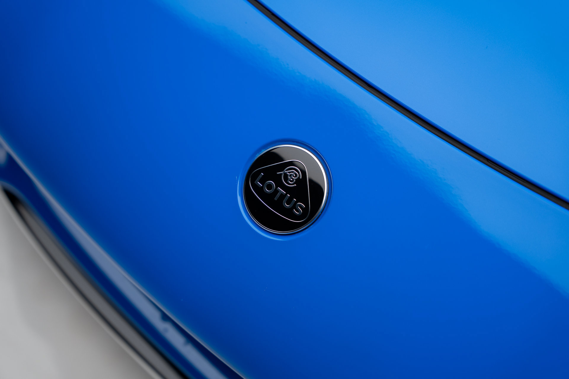 Used 2025 Lotus Emira RWD image 13