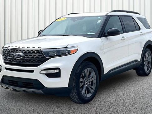 Used 2024 Ford Explorer XLT w/ Equipment Group 202A AWD/4WD image 2