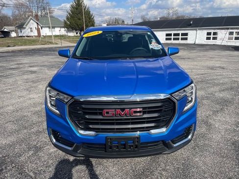 Used 2024 GMC Terrain SLE image 2