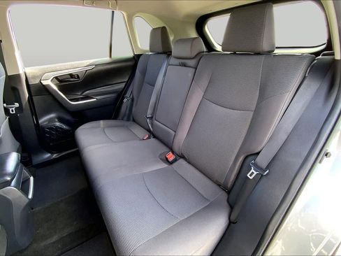 Used 2019 Toyota RAV4 LE FWD image 20