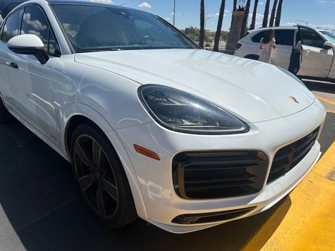 Used 2021 Porsche Cayenne GTS AWD/4WD image 2