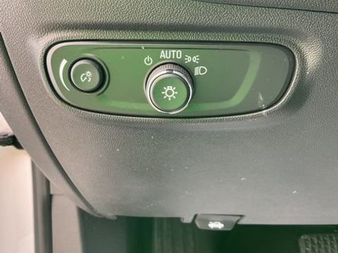 Used 2024 Chevrolet Equinox LT image 25