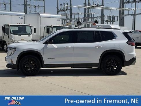 Certified 2024 GMC Acadia Elevation w/ Luxury Package AWD/4WD image 8