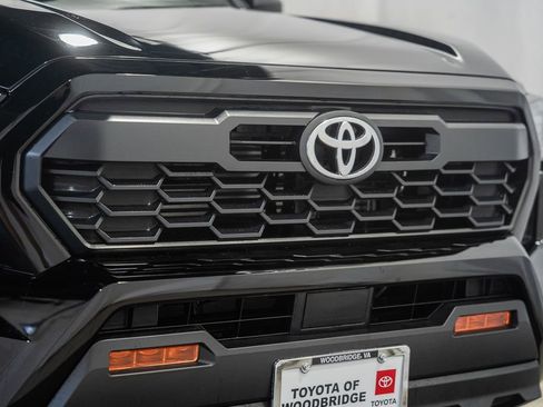 Used 2025 Toyota Tacoma TRD Off-Road AWD/4WD image 10