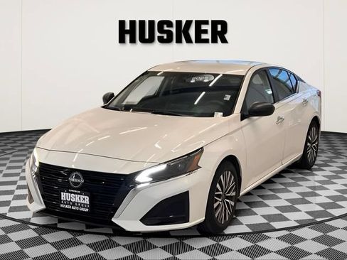 Used 2025 Nissan Altima 2.5 SV FWD image 6