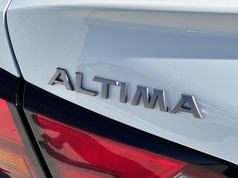Used 2025 Nissan Altima 2.5 SV image 24