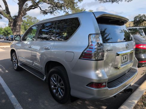 Used 2016 Lexus GX 460 Luxury w/ Preferred Accessory Package AWD/4WD image 4
