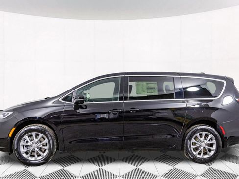 New 2026 Chrysler Pacifica Select AWD/4WD image 18