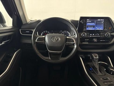 Used 2022 Toyota Highlander XLE AWD/4WD image 36