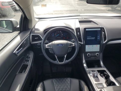 Used 2024 Ford Edge Titanium image 28