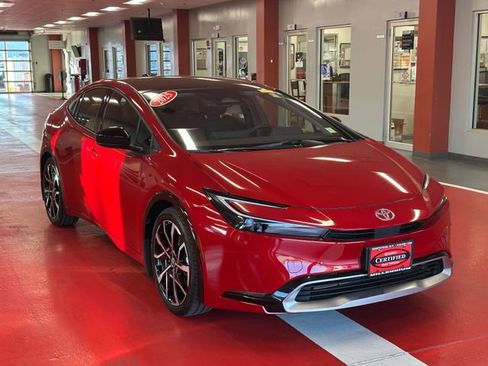 Used 2025 Toyota Prius Plug-In Hybrid FWD image 2