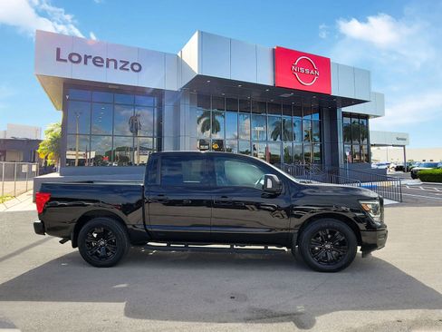 Used 2023 Nissan Titan SV w/ SV Convenience Package image 4