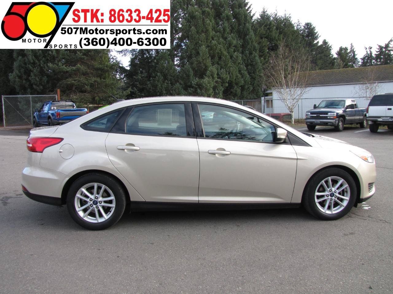 Used 2018 Ford Focus SE w/ Cold Weather Package FWD image 3