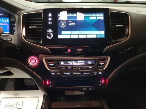 Used 2022 Honda Passport Elite image 14