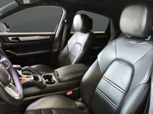 Used 2023 Porsche Cayenne Platinum Edition w/ Towing Package w/o Tow Ball AWD/4WD image 10