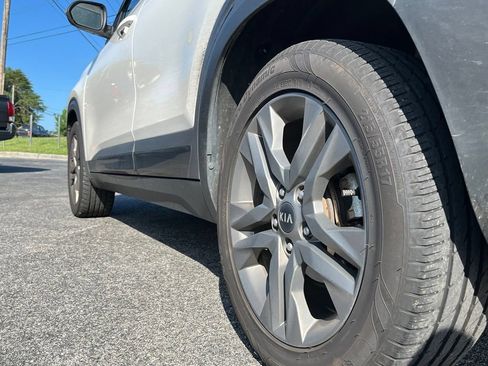 Used 2021 Kia Seltos S FWD image 12