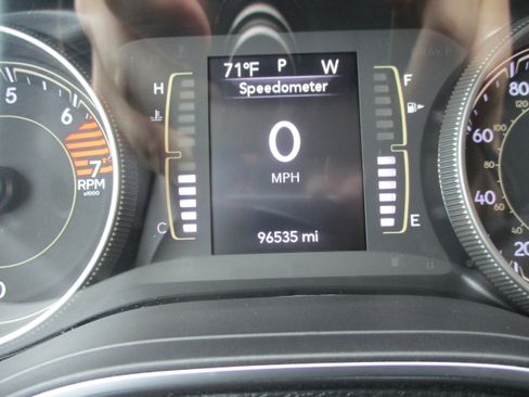 Used 2019 Jeep Cherokee Latitude w/ Popular Appearance Group FWD image 26