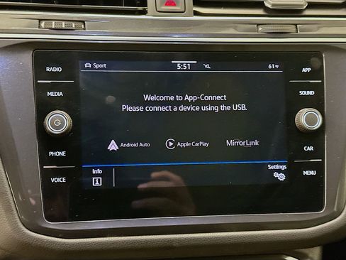 Used 2023 Volkswagen Tiguan SE w/ Panoramic Sunroof Package image 22