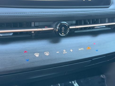 Certified 2025 Nissan Ariya FWD image 26