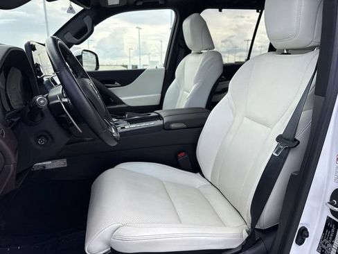 Used 2024 Lexus LX 600 4WD w/ Luxury Package image 11