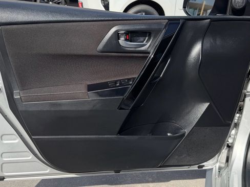 Used 2018 Toyota Corolla iM image 14