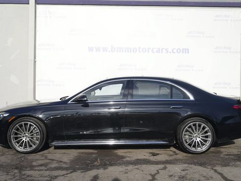 Used 2022 Mercedes-Benz S 580 4MATIC Sedan w/ AMG Line Package image 8