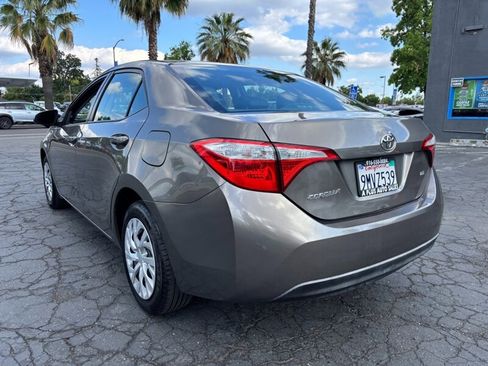 Used 2017 Toyota Corolla LE FWD image 6