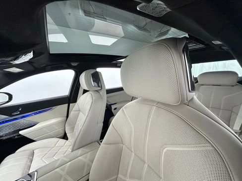 Used 2023 BMW 760i xDrive image 27