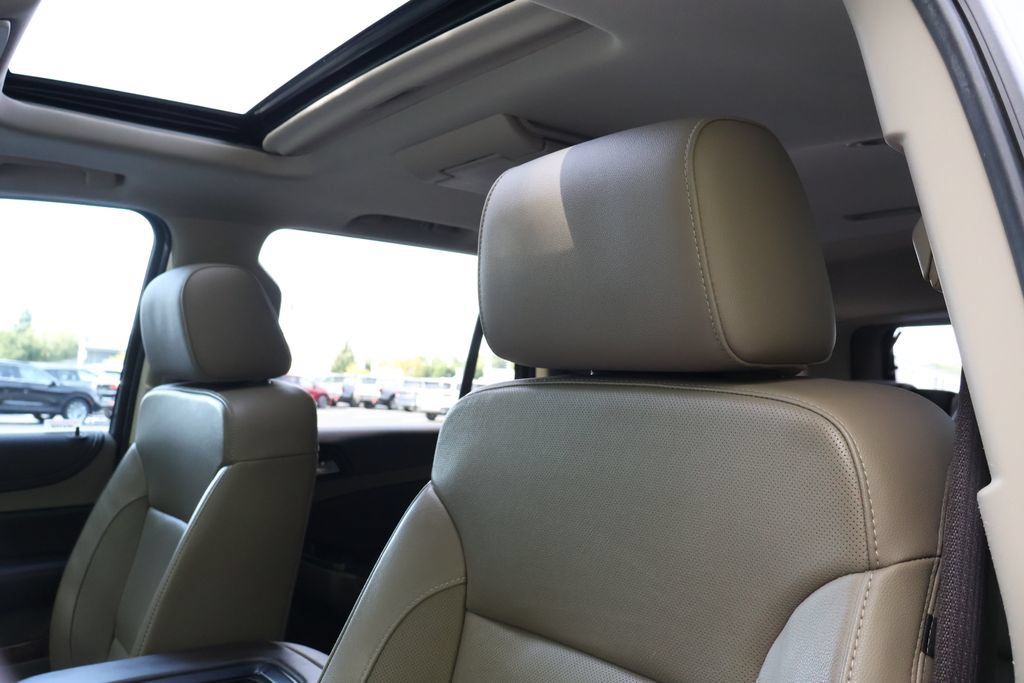 Used 2018 Chevrolet Tahoe Premier AWD/4WD image 33