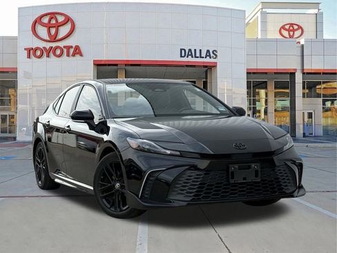 Used 2025 Toyota Camry LE image 1