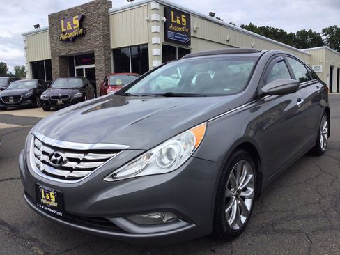 Used 2013 Hyundai Sonata SE w/ Navigation & Sunroof Pkg FWD image 1
