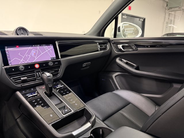 Certified 2026 Porsche Macan AWD/4WD image 14