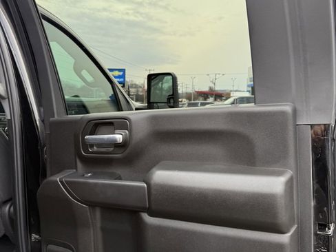 Used 2025 Chevrolet Silverado 2500 Custom w/ Custom Value Package image 17