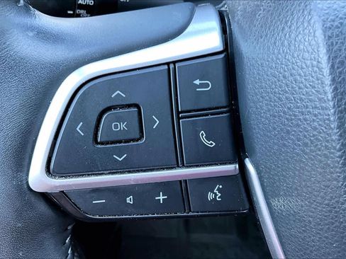 Used 2023 Toyota Highlander Platinum image 21