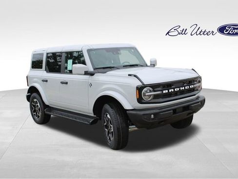 New 2026 Ford Bronco Outer Banks AWD/4WD image 2