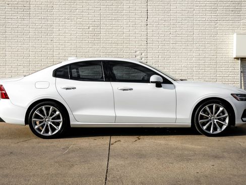 Used 2020 Volvo S60 T5 Momentum image 7